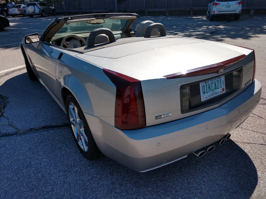2004 Cadillac XLR - Image 9 of 12