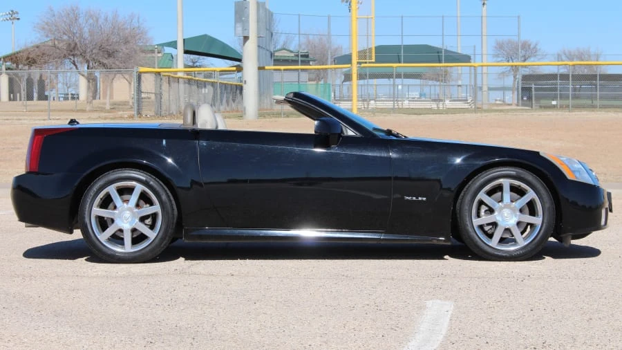 2004 Cadillac XLR - Image 17 of 18