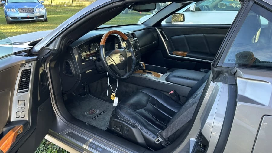 2004 Cadillac XLR - Image 9 of 10