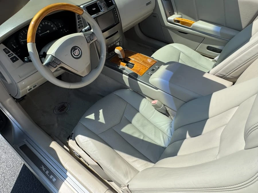 2004 Cadillac XLR - Image 10 of 12