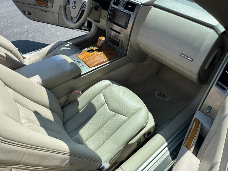 2004 Cadillac XLR - Image 9 of 12