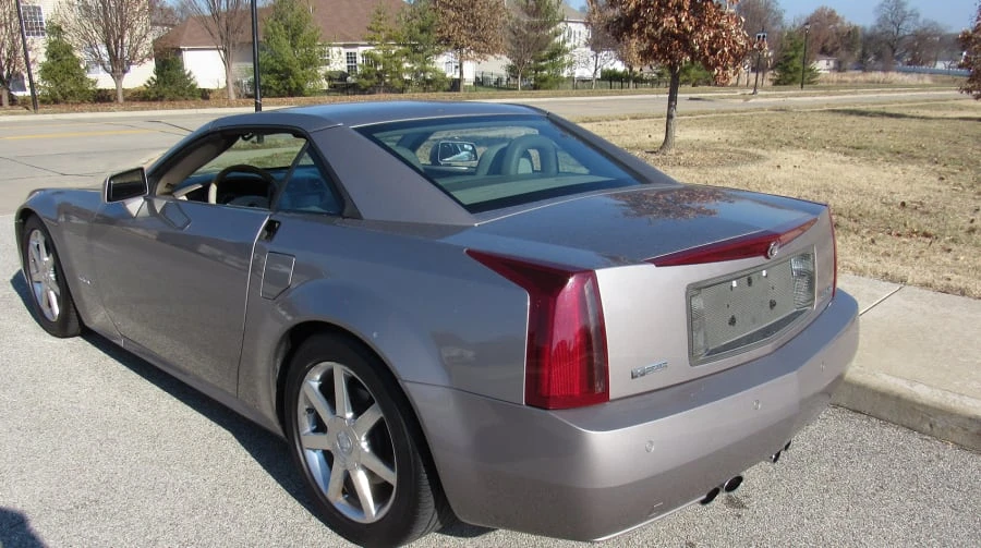 2004 Cadillac XLR - Image 9 of 10