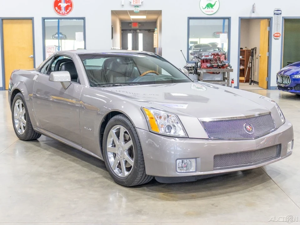 2004 Cadillac XLR - Image 10 of 21