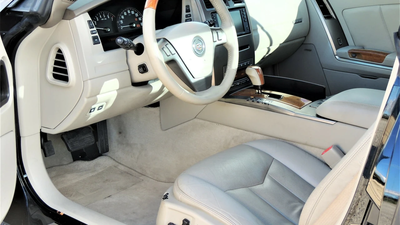 2004 Cadillac XLR - Image 9 of 31
