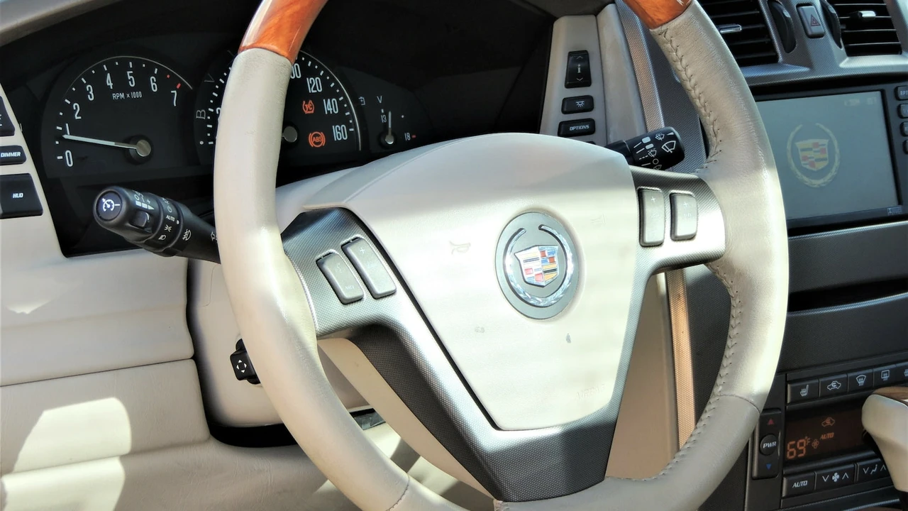 2004 Cadillac XLR - Image 10 of 31