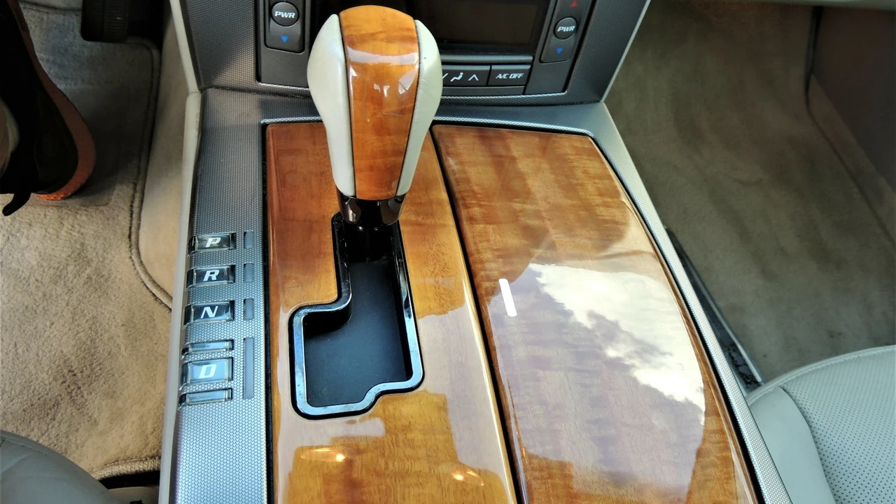 2004 Cadillac XLR - Image 14 of 31
