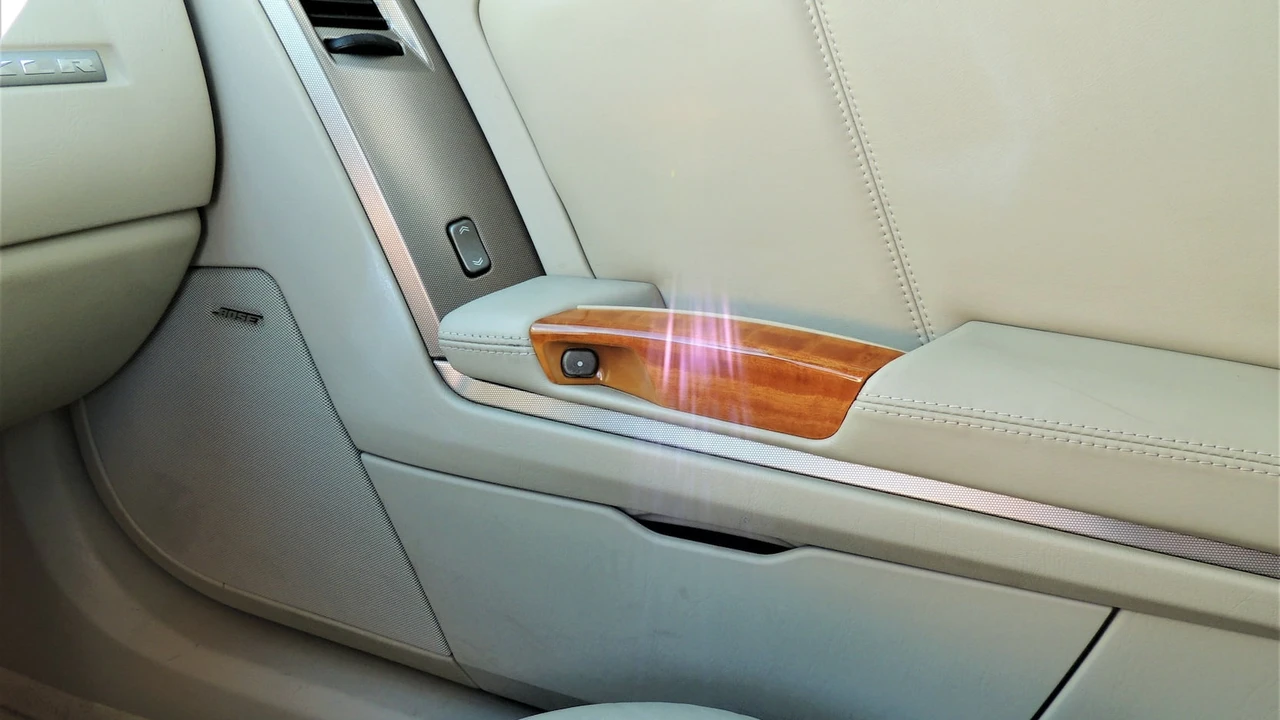 2004 Cadillac XLR - Image 16 of 31