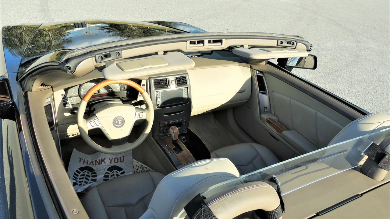 2004 Cadillac XLR - Image 17 of 31