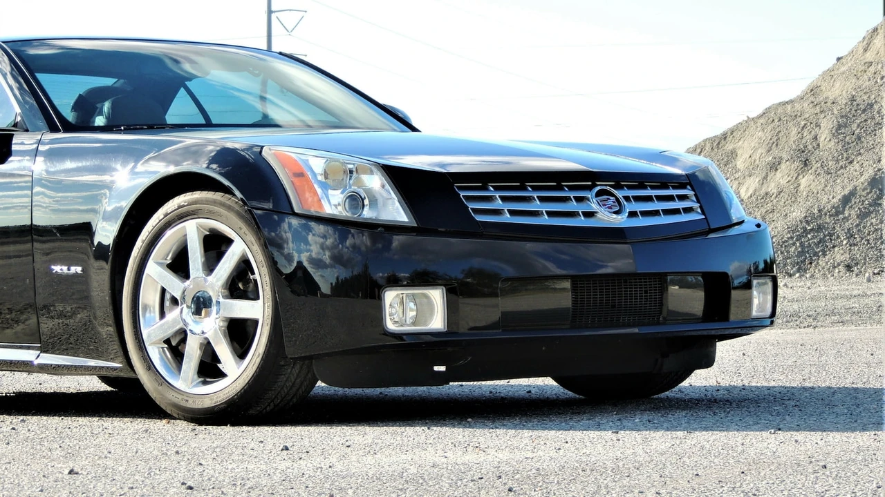 2004 Cadillac XLR - Image 2 of 31