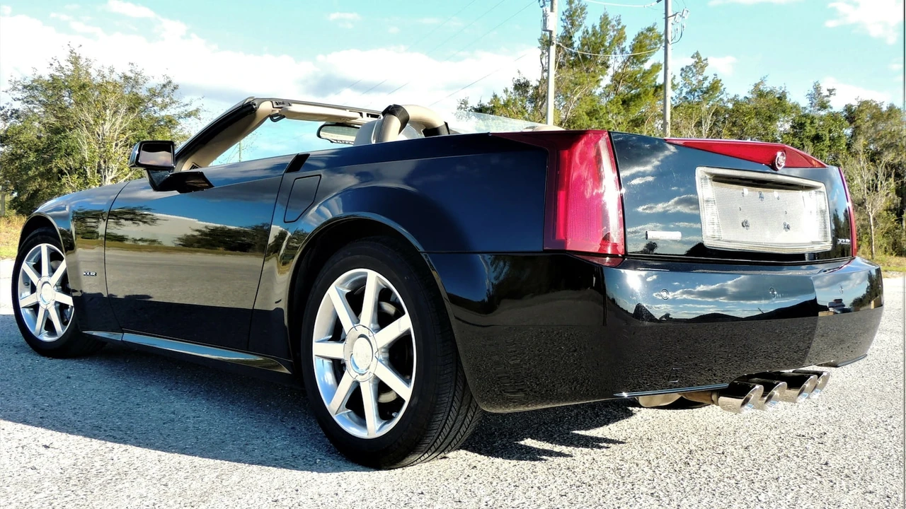 2004 Cadillac XLR - Image 19 of 31
