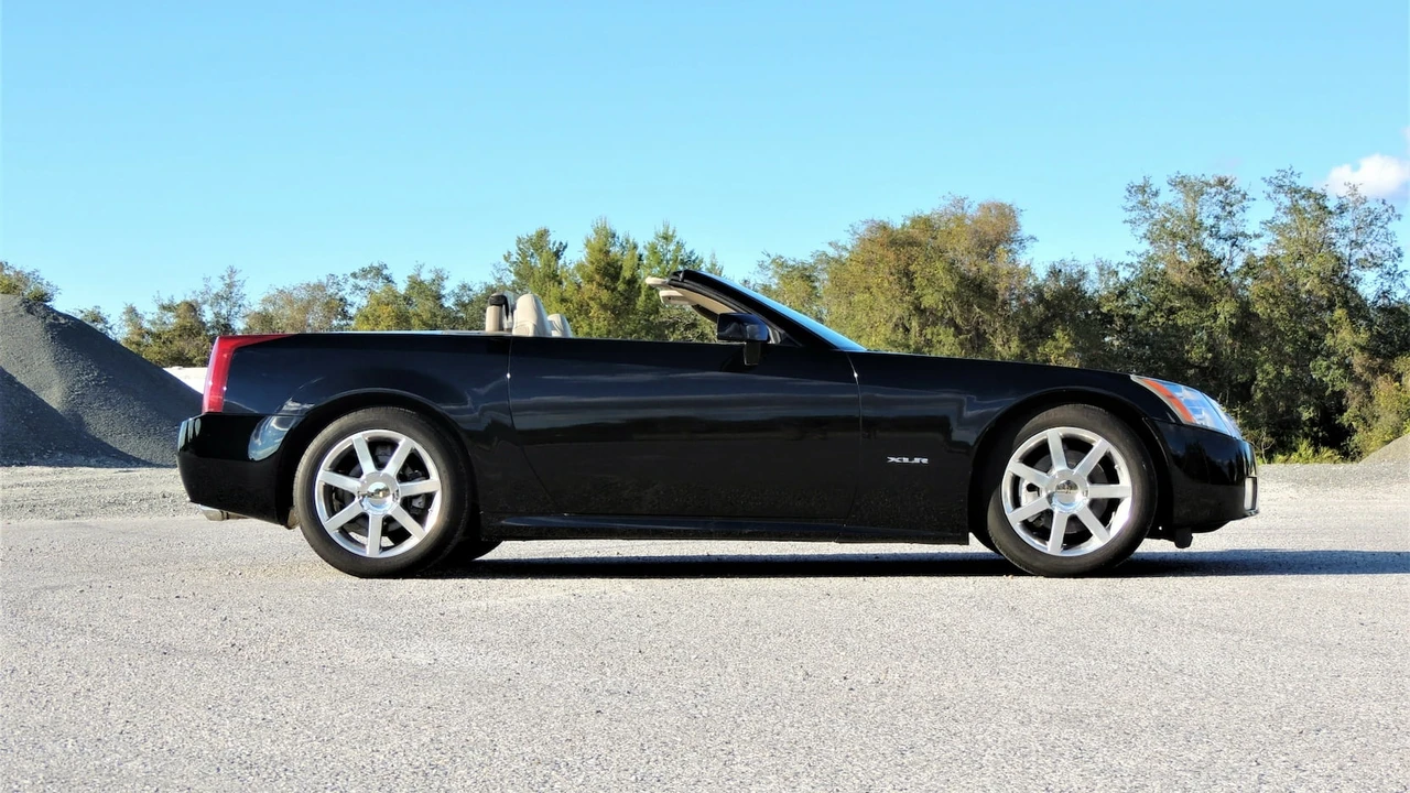 2004 Cadillac XLR - Image 22 of 31