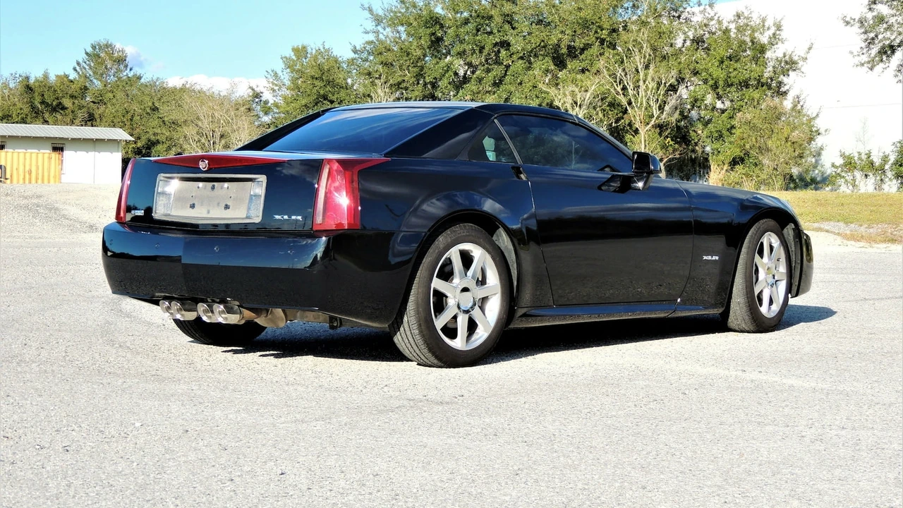 2004 Cadillac XLR - Image 3 of 31