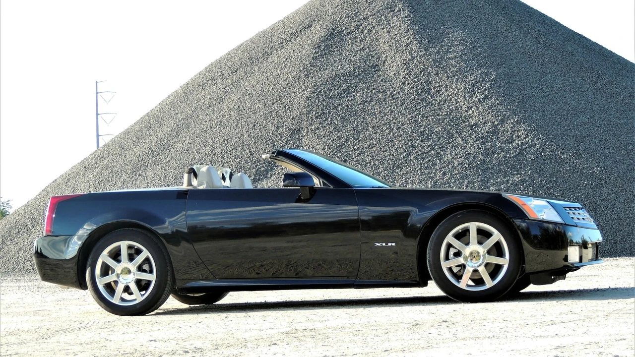 2004 Cadillac XLR - Image 30 of 31