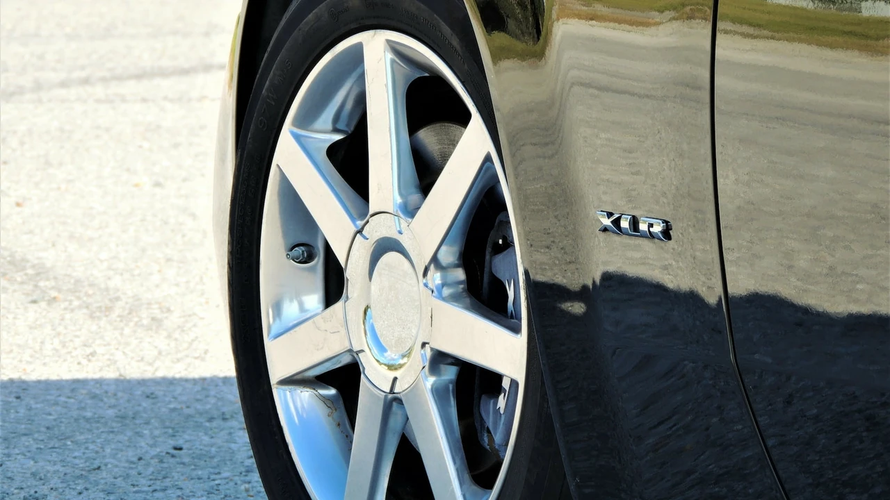 2004 Cadillac XLR - Image 7 of 31