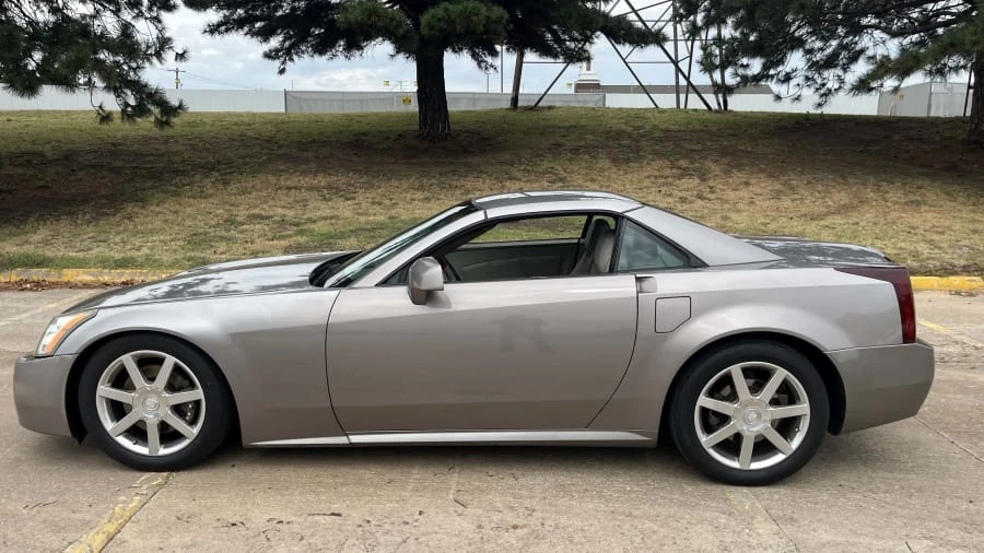 2004 Cadillac XLR - Image 2 of 11