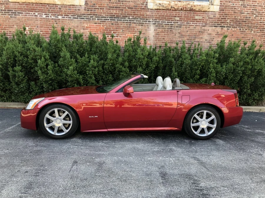 2004 Cadillac XLR - Image 2 of 5