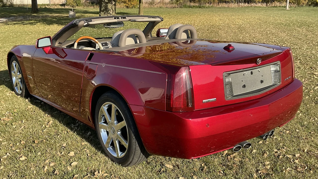 2004 Cadillac XLR - Image 3 of 12