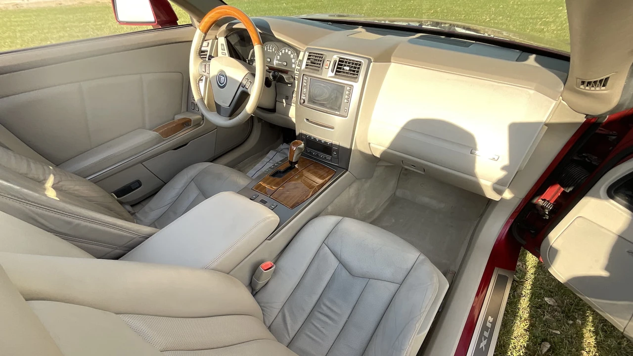2004 Cadillac XLR - Image 5 of 12