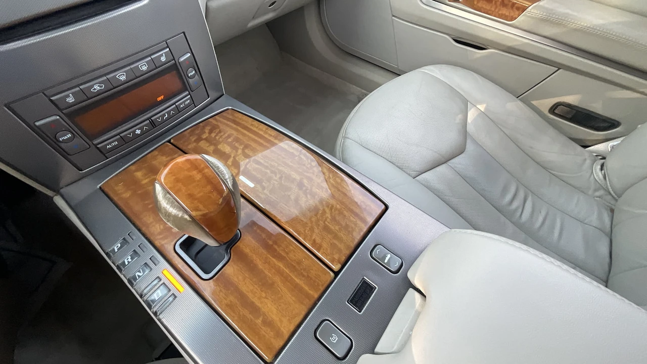 2004 Cadillac XLR - Image 6 of 12