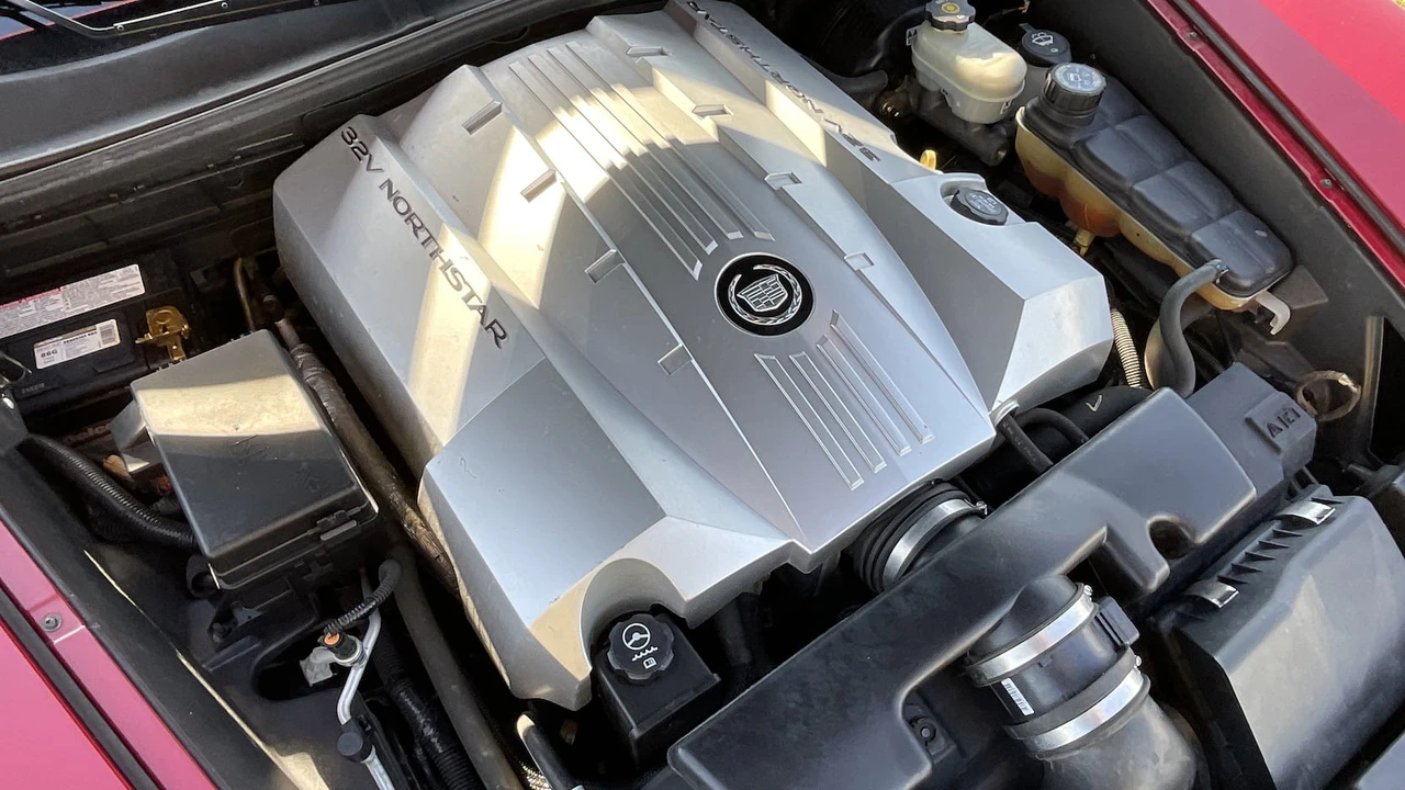 2004 Cadillac XLR - Image 9 of 12