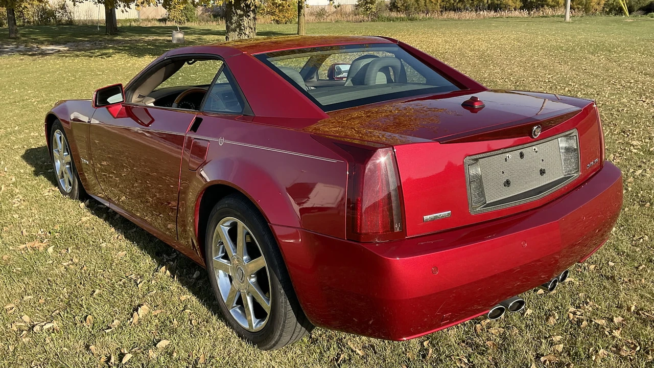 2004 Cadillac XLR - Image 10 of 12