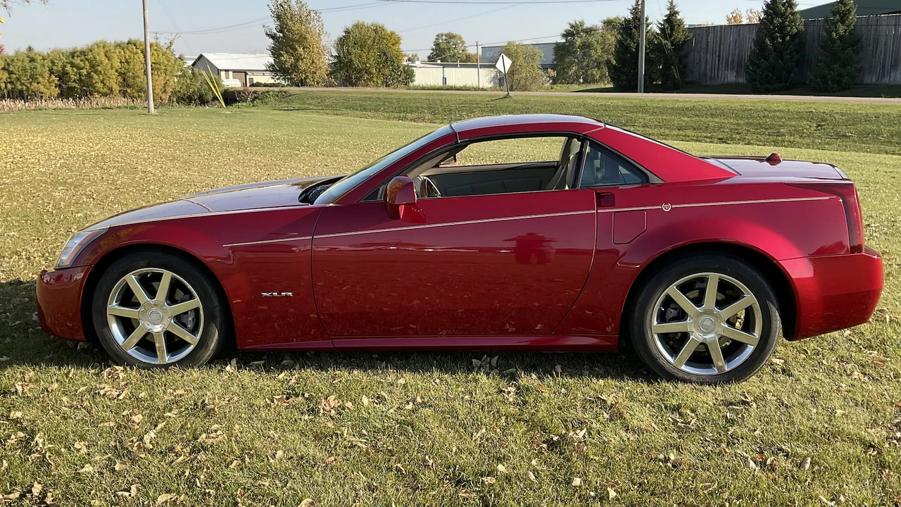 2004 Cadillac XLR - Image 11 of 12