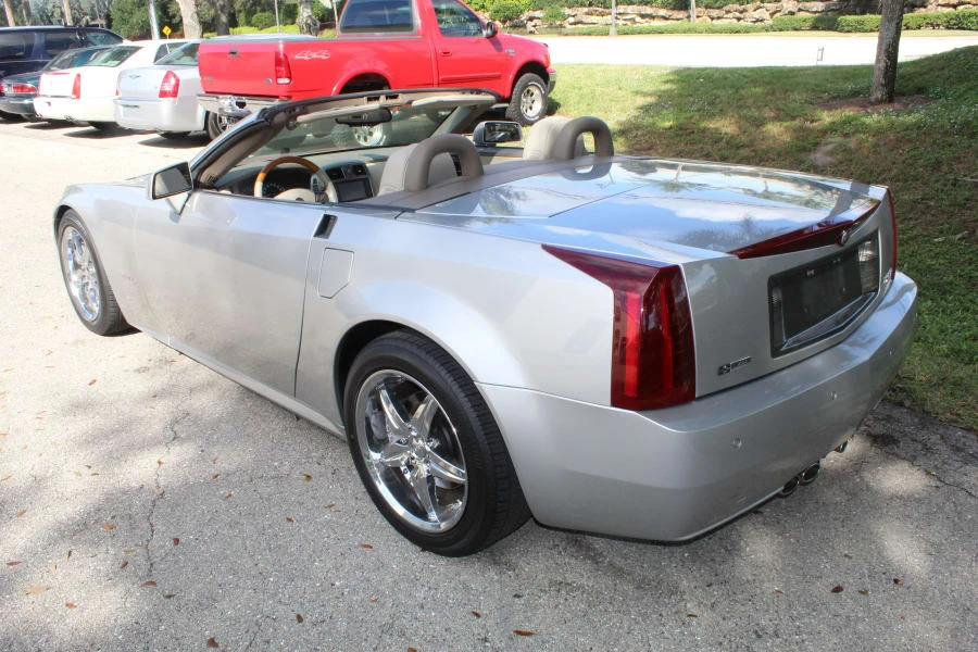 2004 Cadillac XLR - Image 14 of 23