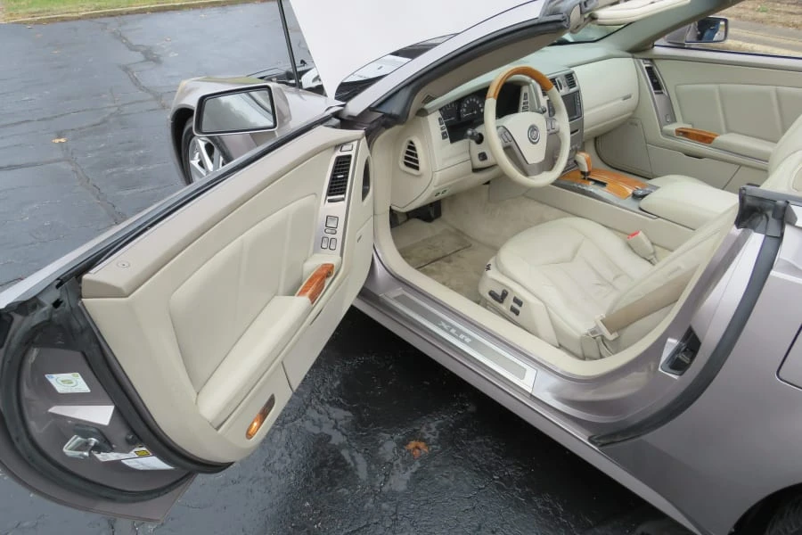 2004 Cadillac XLR - Image 17 of 27