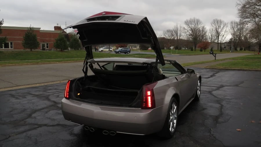 2004 Cadillac XLR - Image 24 of 27