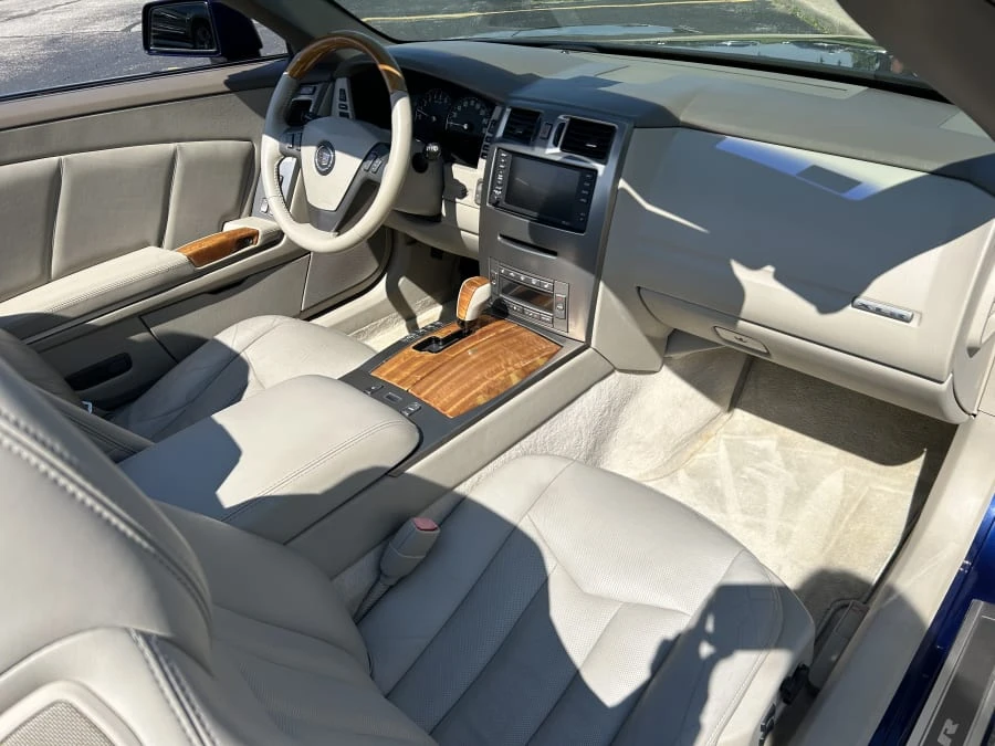 2004 Cadillac XLR - Image 9 of 12