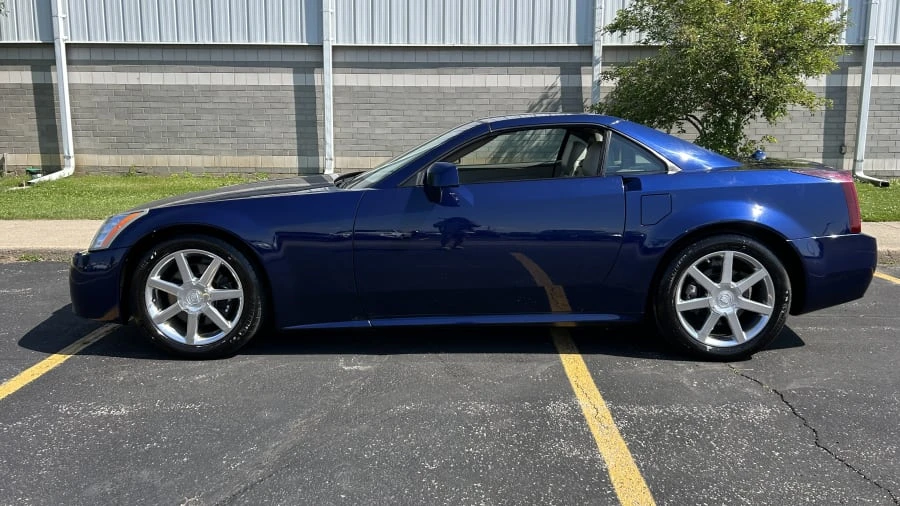 2004 Cadillac XLR - Image 5 of 12