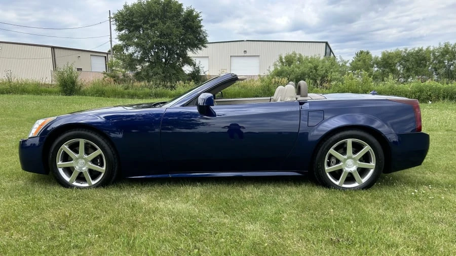 2004 Cadillac XLR - Image 2 of 11