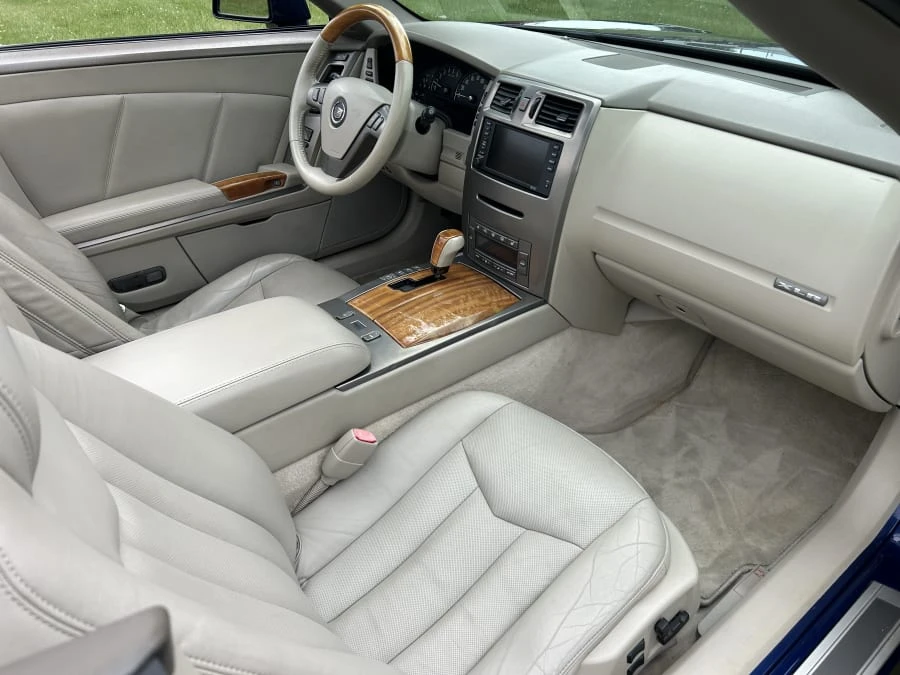 2004 Cadillac XLR - Image 8 of 11