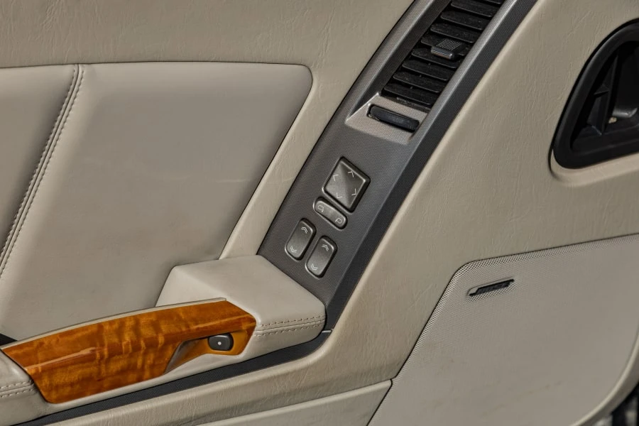 2004 Cadillac XLR - Image 25 of 29