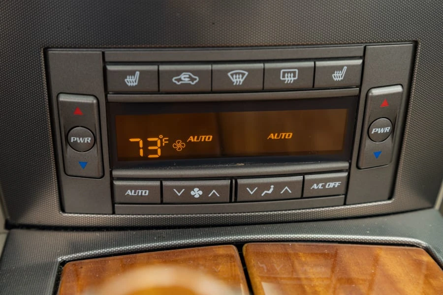 2004 Cadillac XLR - Image 21 of 29
