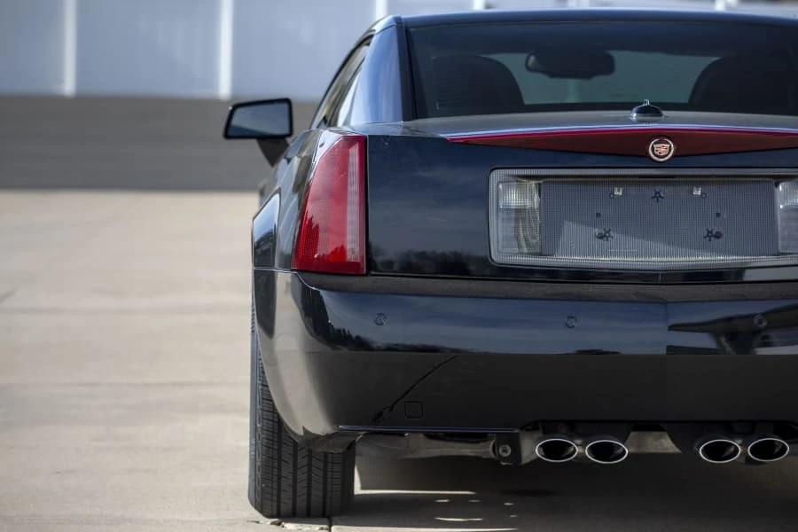 2004 Cadillac XLR - Image 10 of 31
