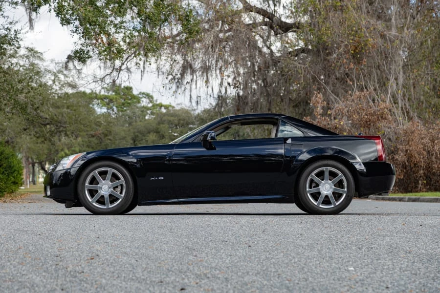 2004 Cadillac XLR - Image 10 of 29