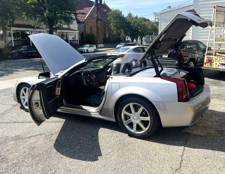 2004 Cadillac XLR - Image 28 of 31