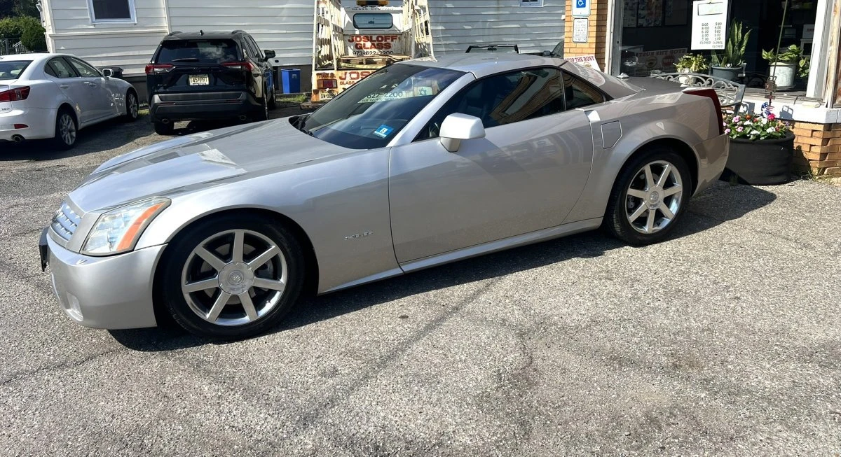 2004 Cadillac XLR - Image 4 of 31