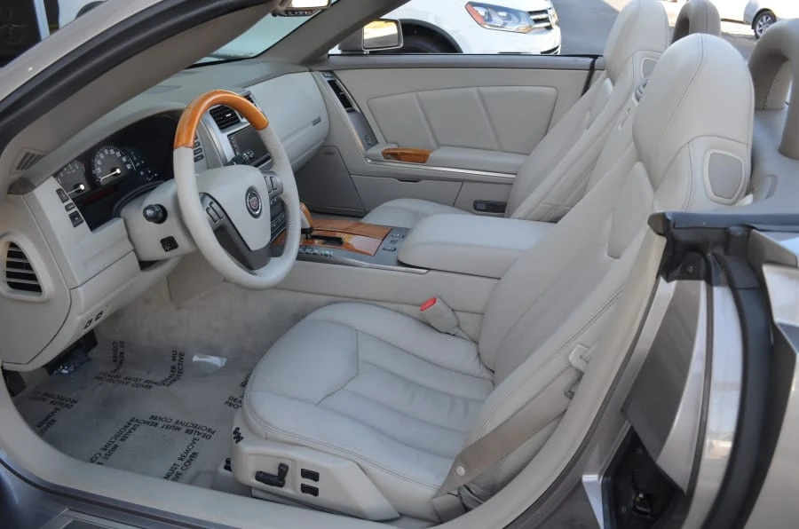 2004 Cadillac XLR - Image 5 of 9