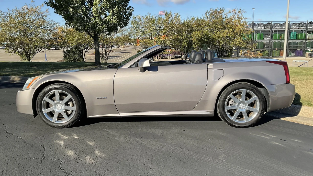 2004 Cadillac XLR - Image 2 of 16