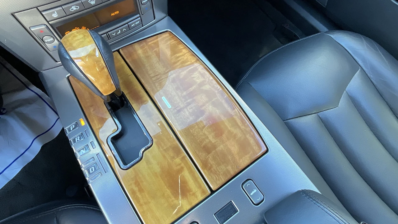 2004 Cadillac XLR - Image 10 of 16