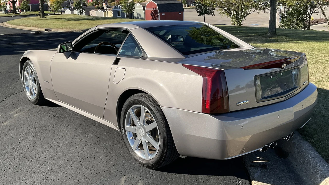 2004 Cadillac XLR - Image 14 of 16
