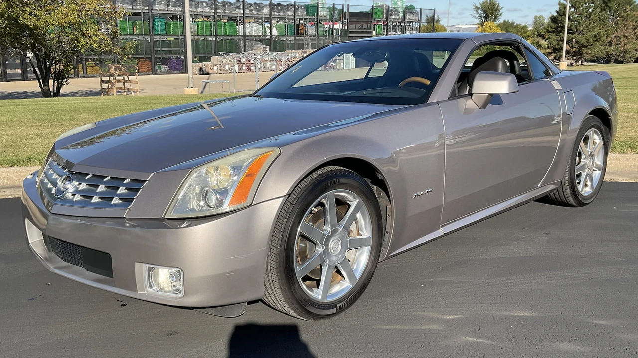 2004 Cadillac XLR - Image 16 of 16