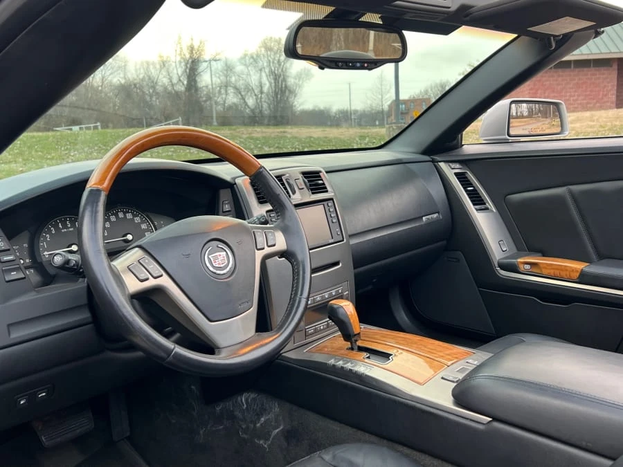 2004 Cadillac XLR - Image 9 of 12