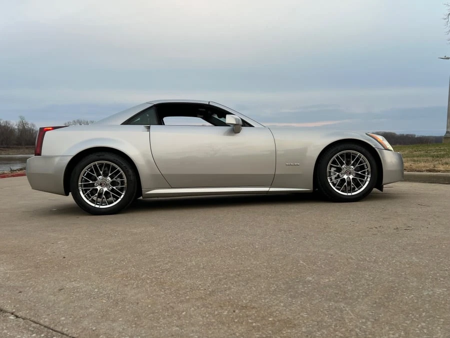 2004 Cadillac XLR - Image 6 of 12