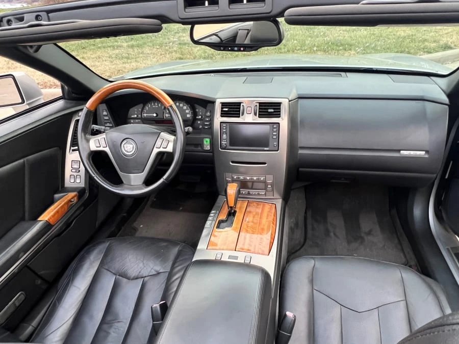 2004 Cadillac XLR - Image 11 of 12