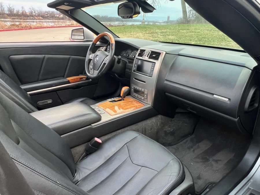 2004 Cadillac XLR - Image 10 of 12