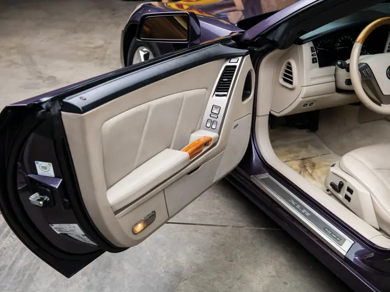 2004 Cadillac XLR - Image 24 of 31
