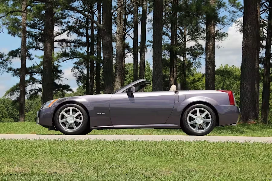 2004 Cadillac XLR - Image 2 of 27